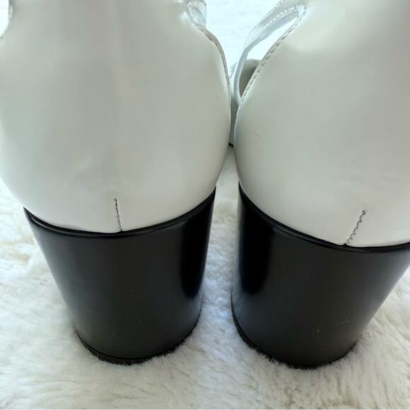 Prada Cut-Out Heeled Brushed Leather Pumps size 40EU or 9US Retail 1200$ - Picture 6 of 11